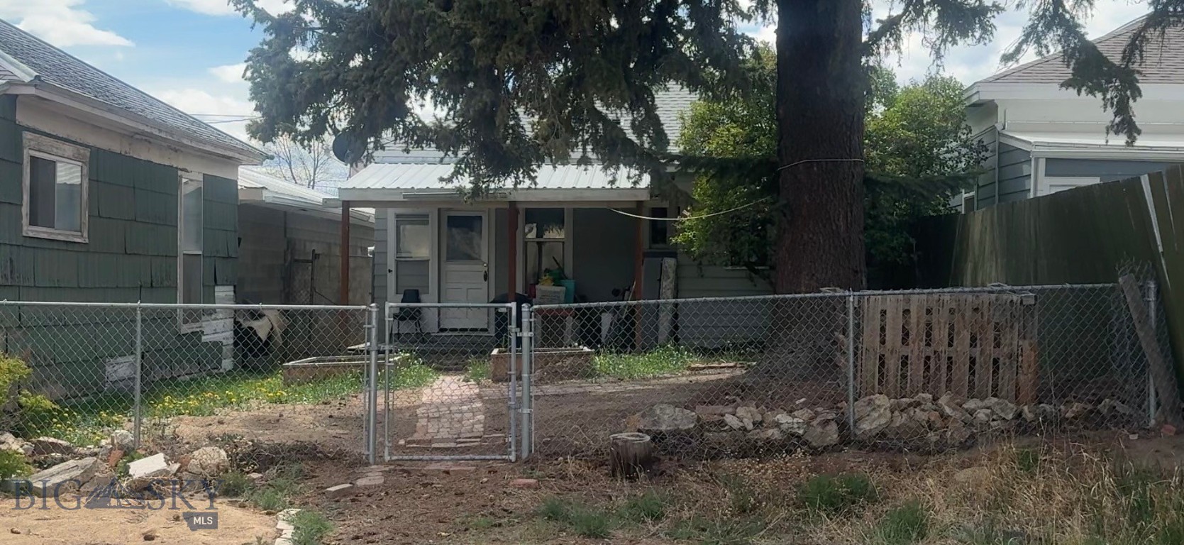 832 Emma Street Property Photo 5