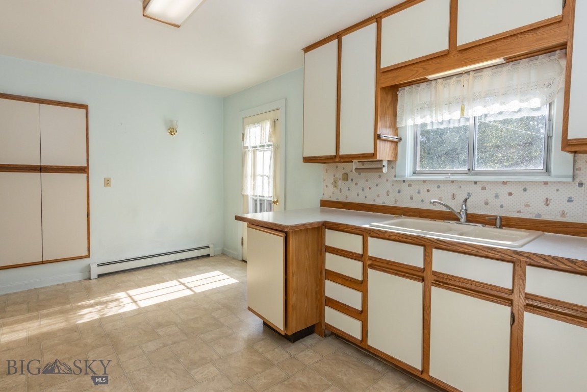 428 N Willson Avenue Property Photo 9