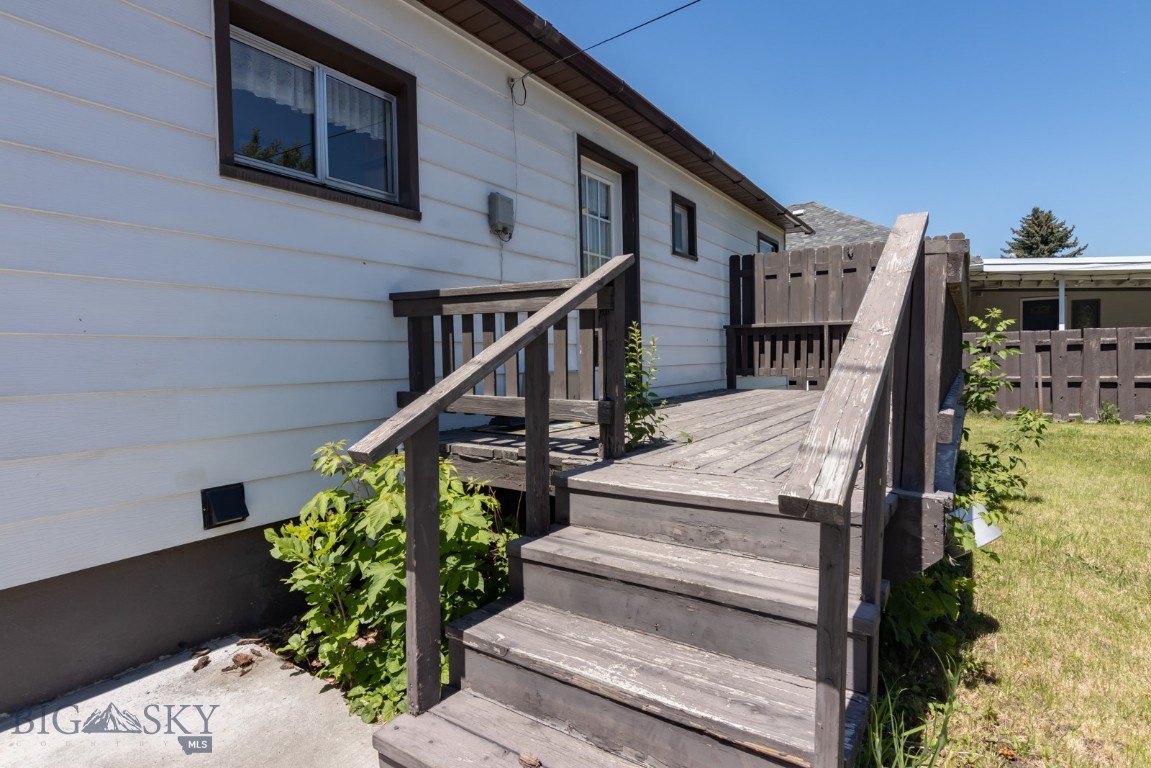 428 N Willson Avenue Property Photo 29