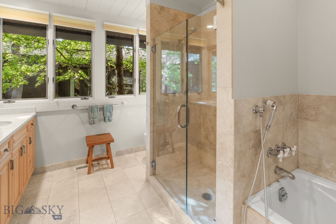 412244 Property Photo 37