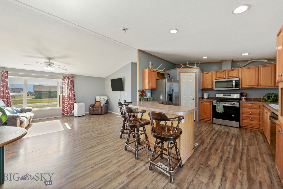 295 Astor Ave Property Photo 4