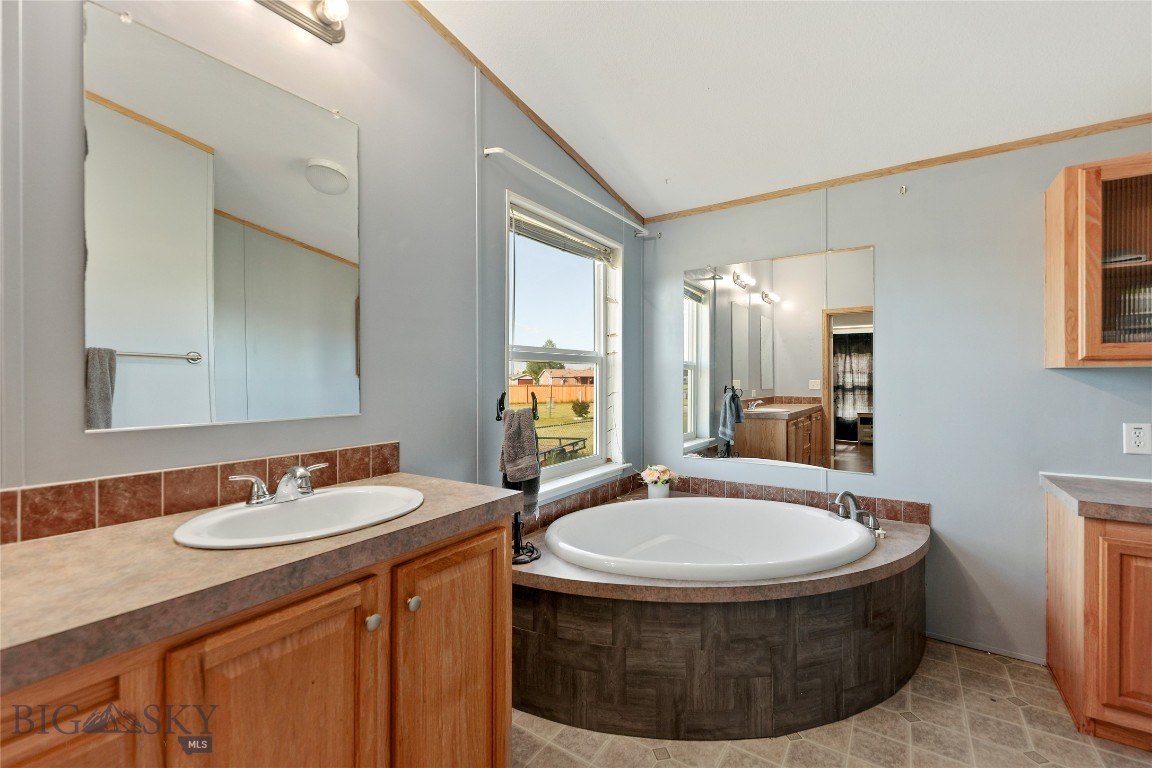 295 Astor Ave Property Photo 17