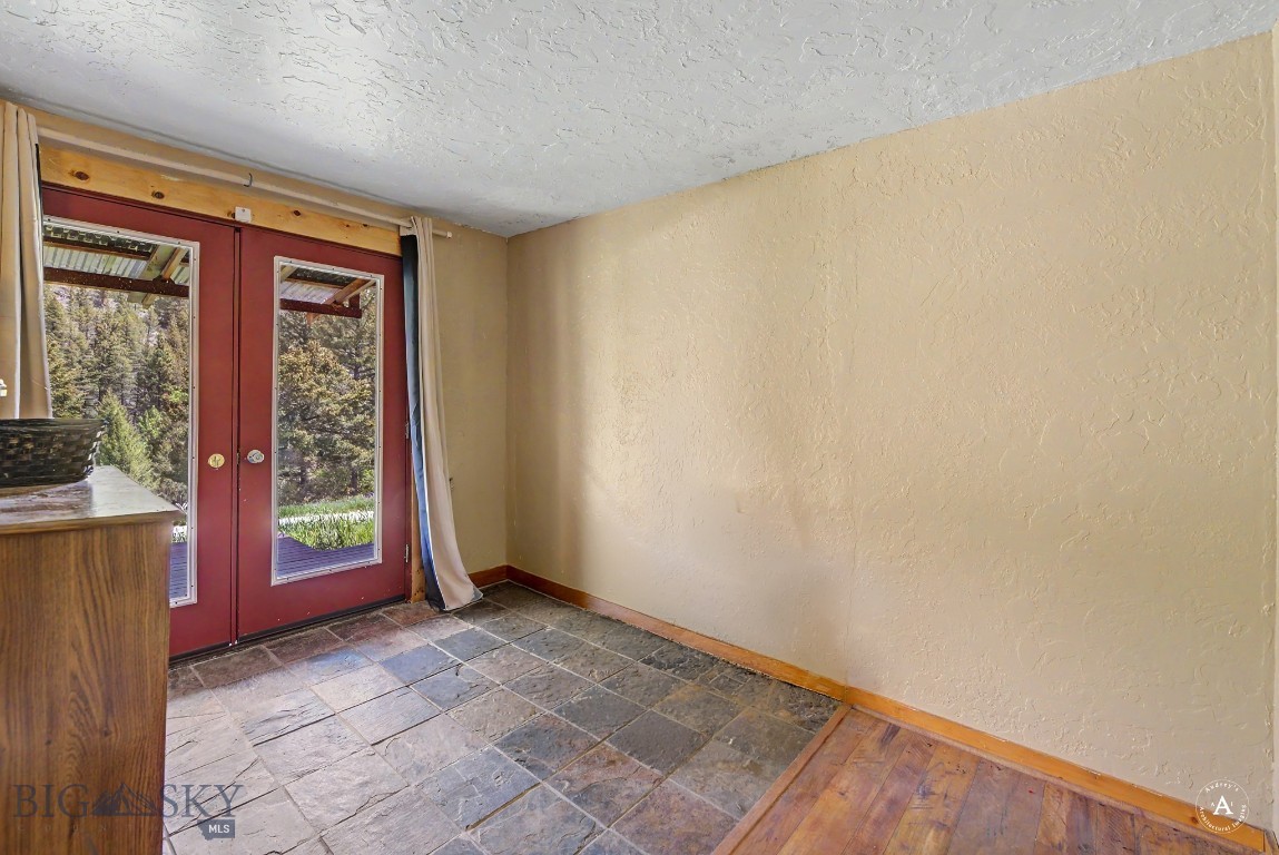 412292 Property Photo 33