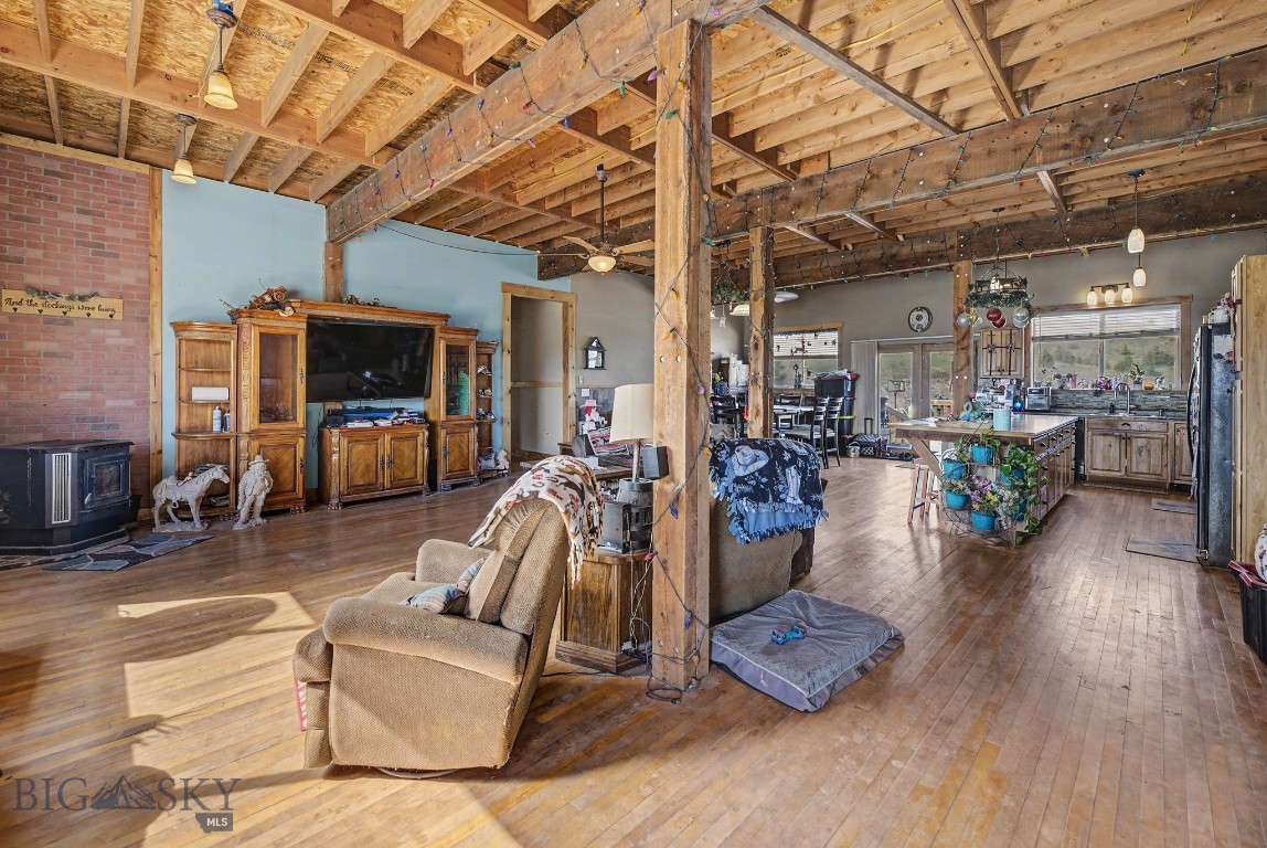 412295 Property Photo 2