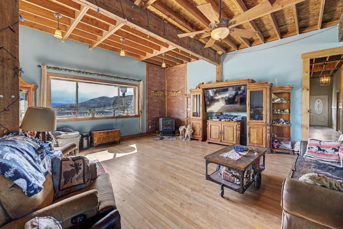 412295 Property Photo 3