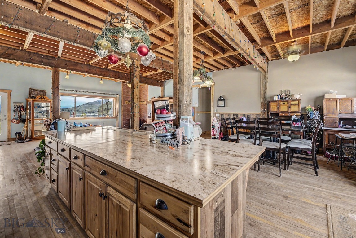 412295 Property Photo 5