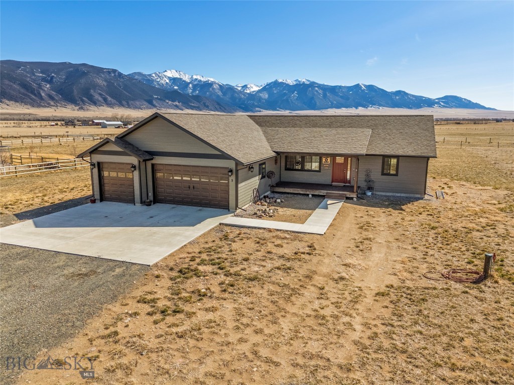 9 Fraker Loop Property Photo 1