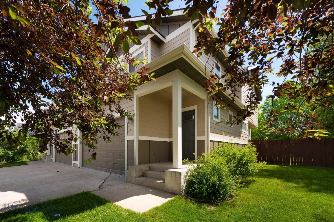 712 Forestglen Drive B Property Photo 4