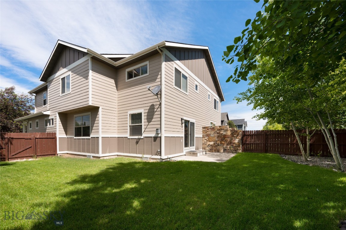 712 Forestglen Drive B Property Photo 5