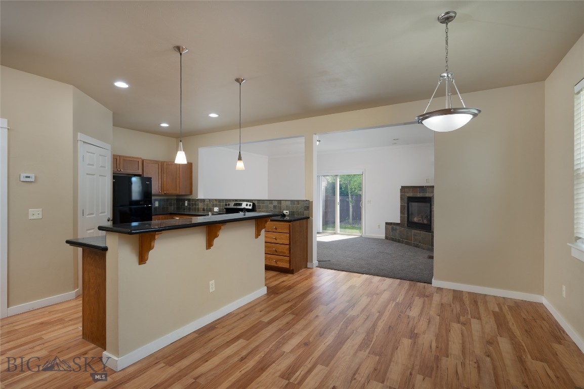 712 Forestglen Drive B Property Photo 9