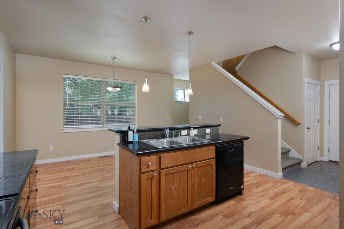 712 Forestglen Drive B Property Photo 10