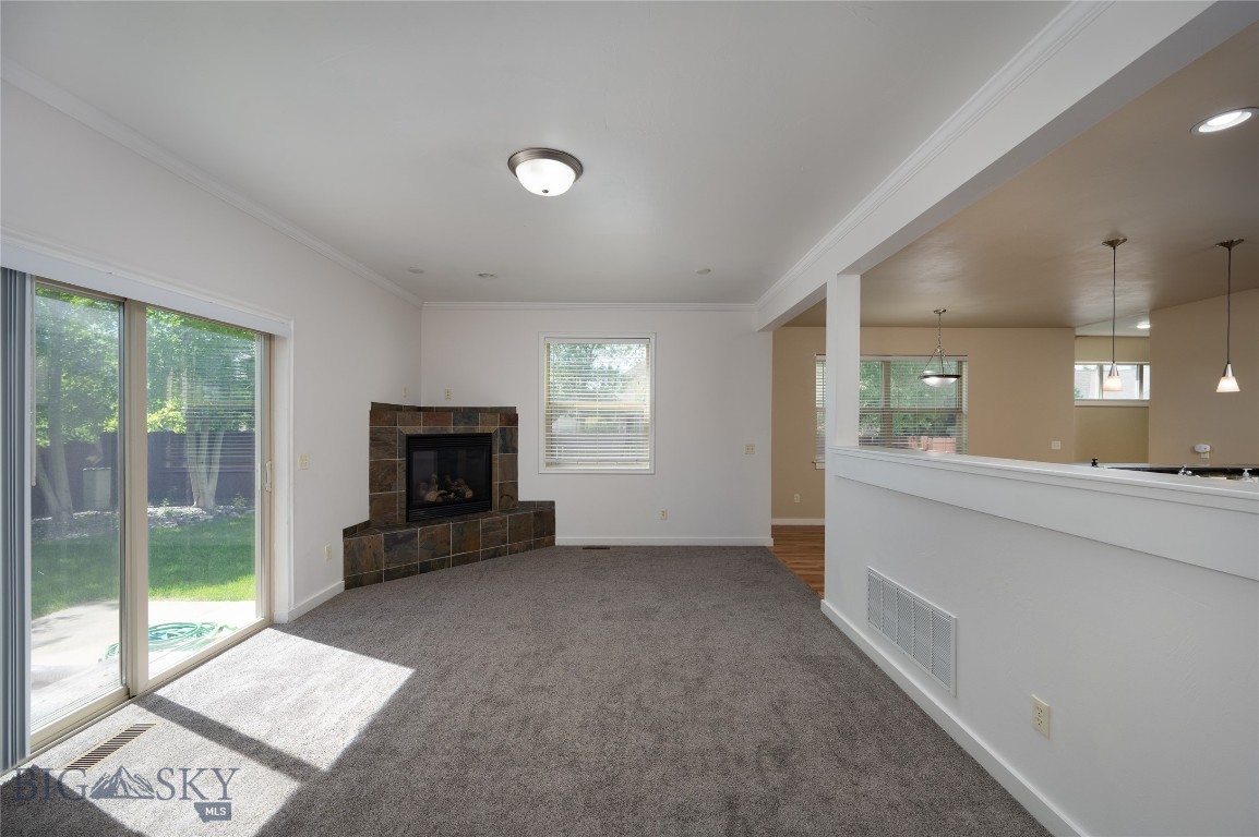 712 Forestglen Drive B Property Photo 16