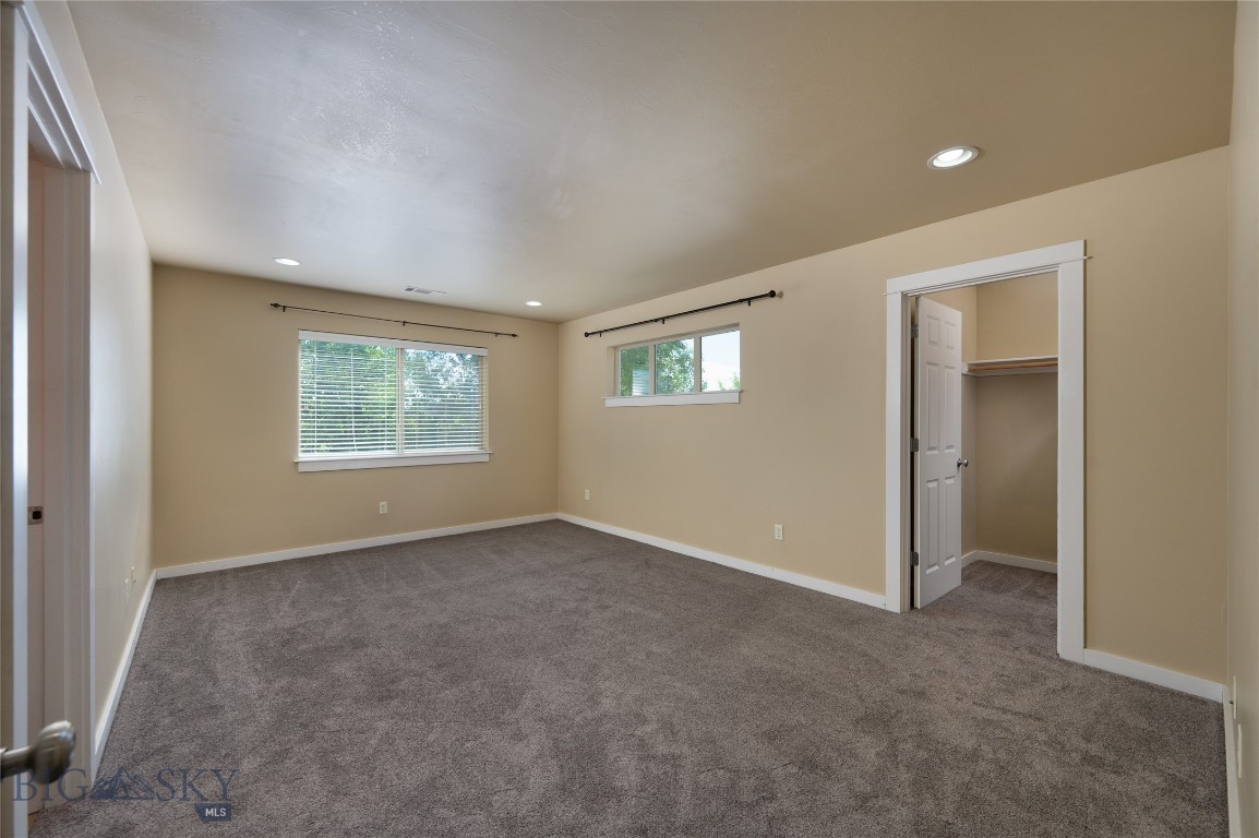 712 Forestglen Drive B Property Photo 19