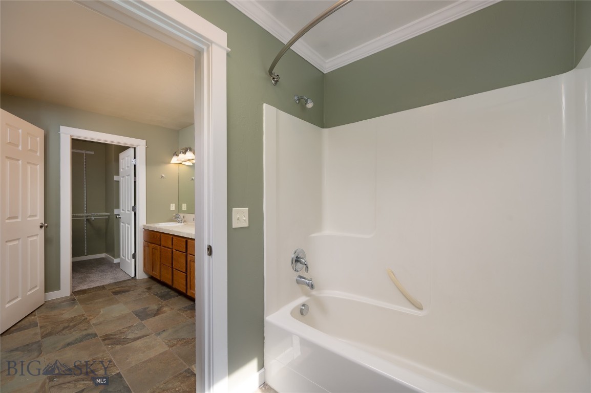 712 Forestglen Drive B Property Photo 21
