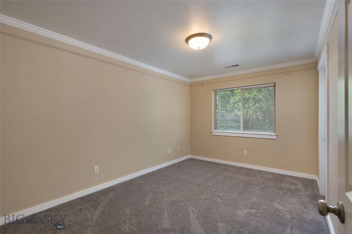 712 Forestglen Drive B Property Photo 25