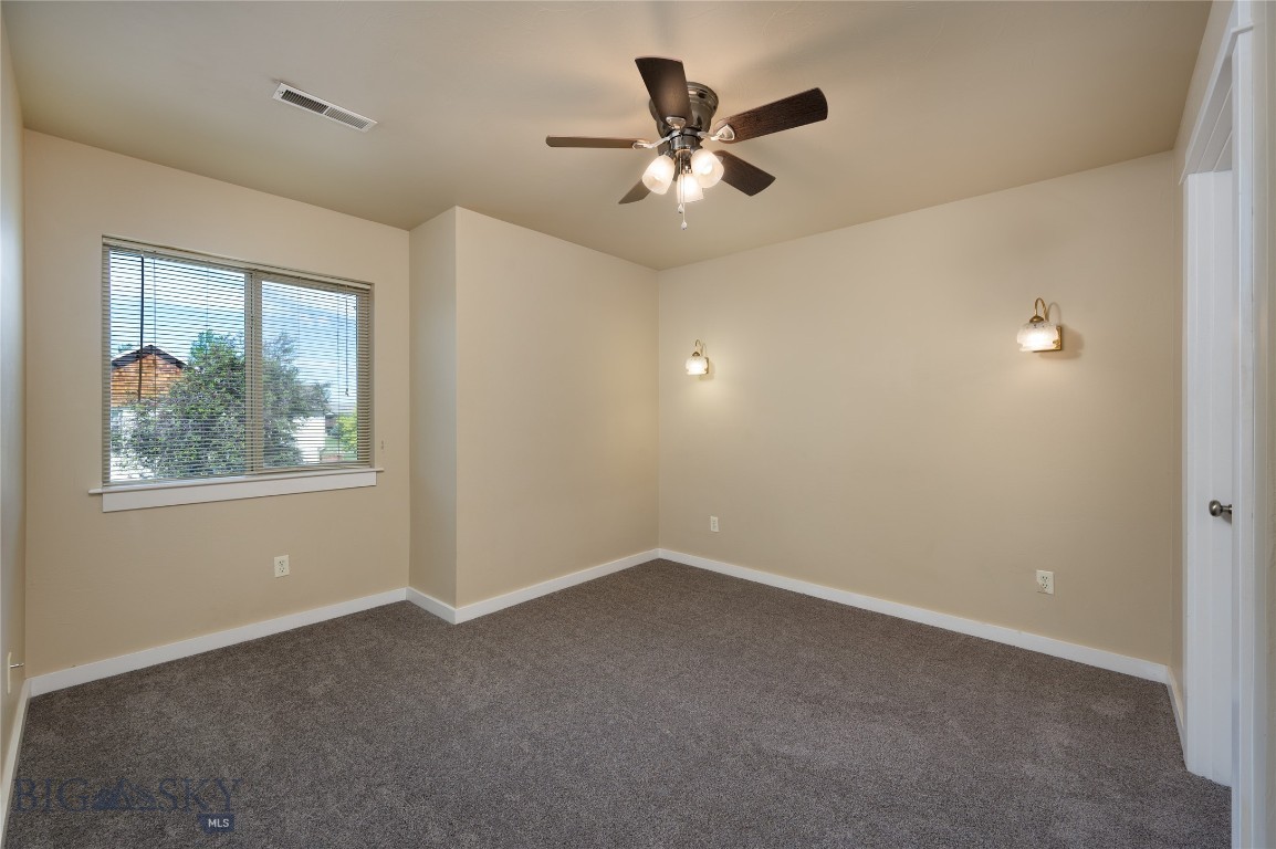 712 Forestglen Drive B Property Photo 27