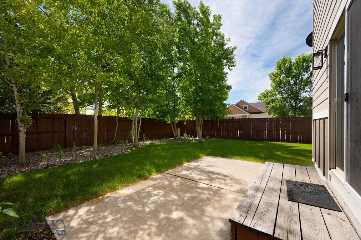 712 Forestglen Drive B Property Photo 29