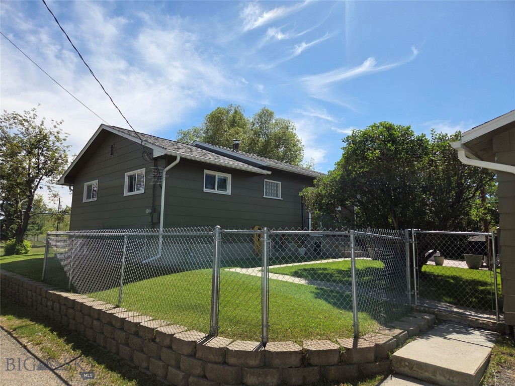 1303 C Property Photo 5