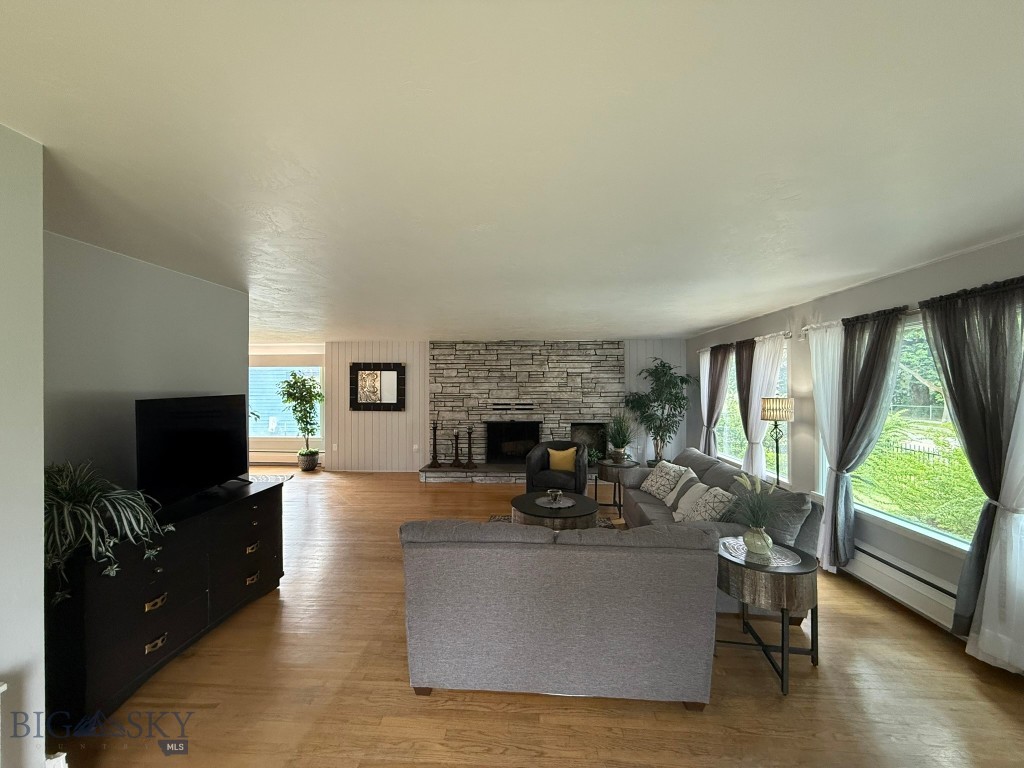 2821 Edwards Property Photo 4