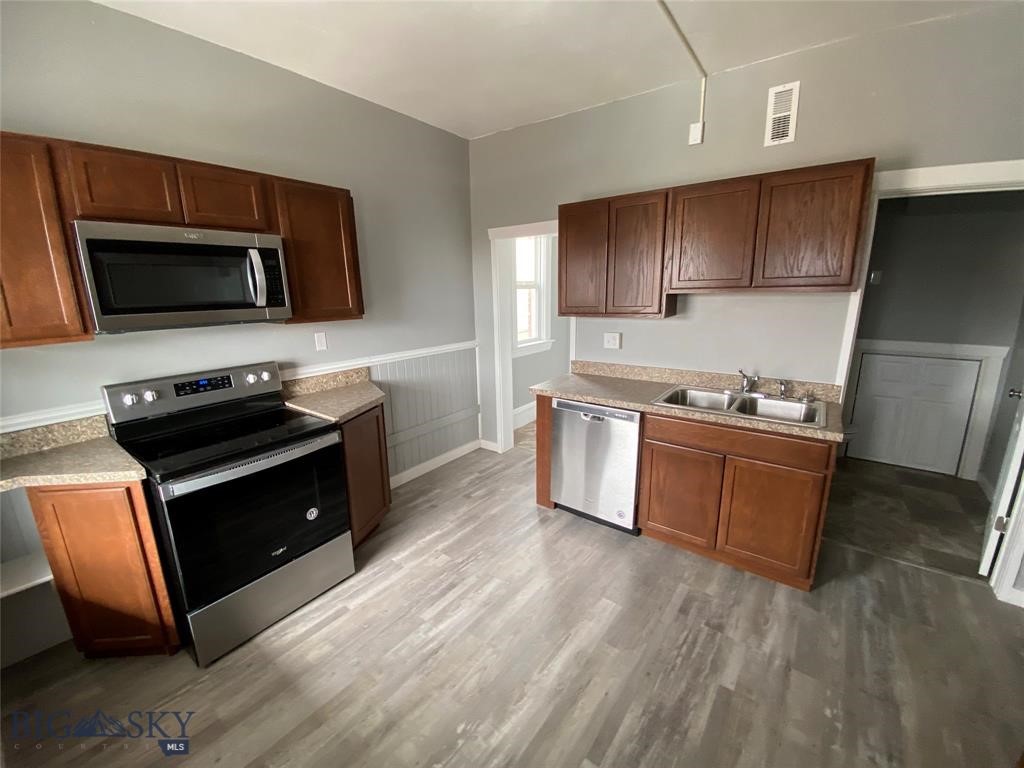 315-321 N Washington Property Photo 3