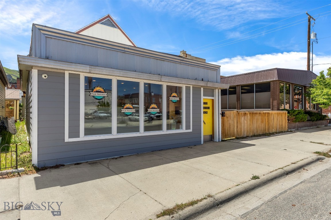 117 E 3rd Street Property Photo 3