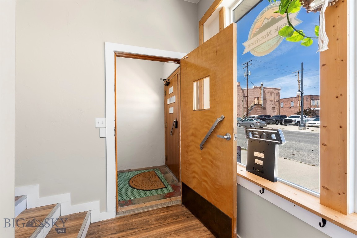 117 E 3rd Street Property Photo 10