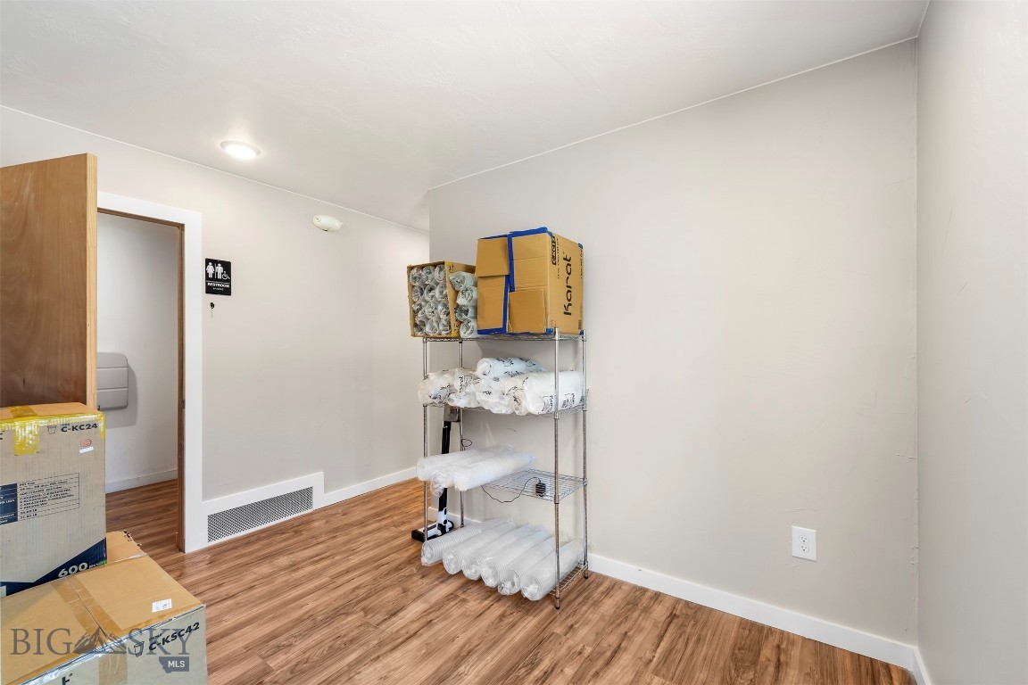 117 E 3rd Street Property Photo 22