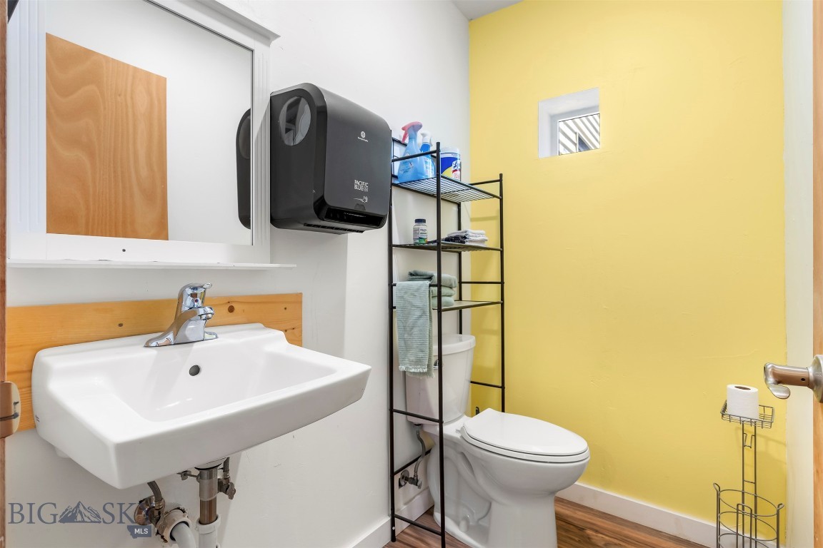 117 E 3rd Street Property Photo 25
