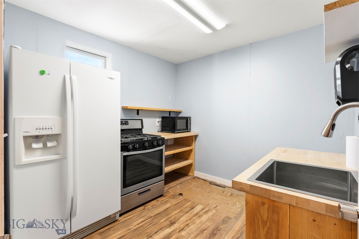 117 E 3rd Street Property Photo 26
