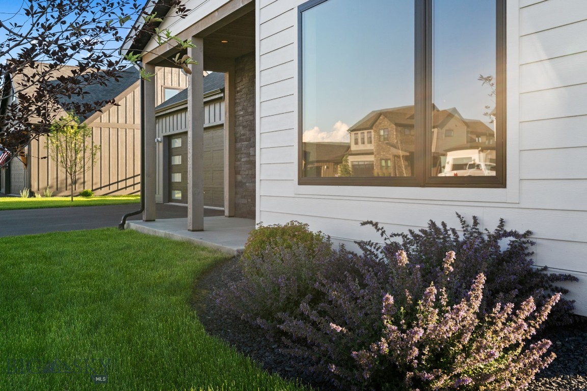 141 Creekbank Loop Property Photo 4