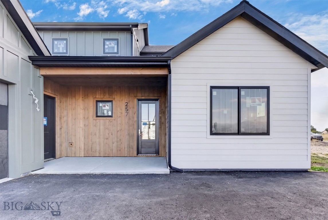 257 Creekbank Loop Property Photo 4