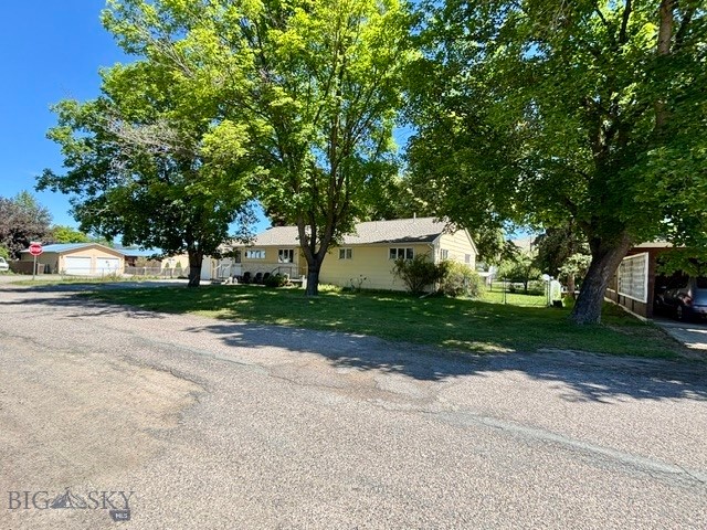 206 Stanton Street Property Photo 4