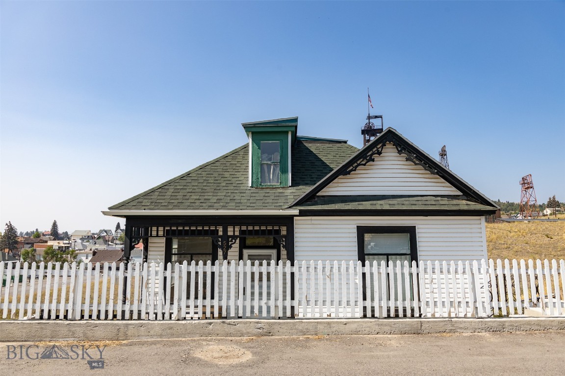 527 Edison Street Property Photo 3