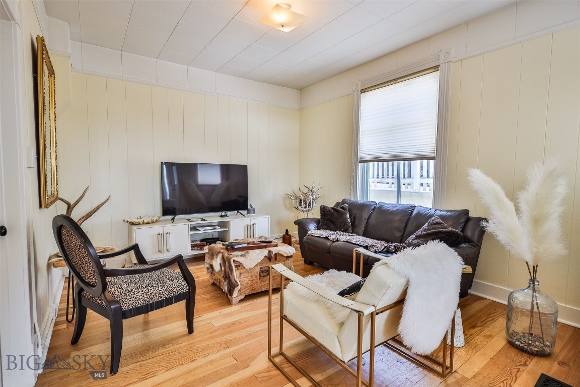 527 Edison Street Property Photo 6