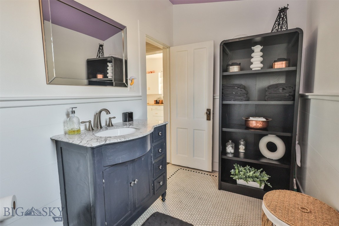 527 Edison Street Property Photo 23