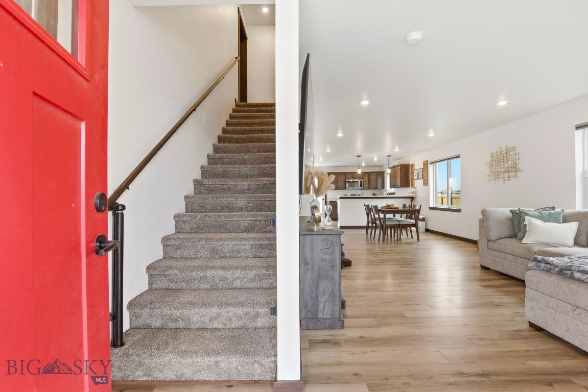 2016 Ross Way Property Photo 2