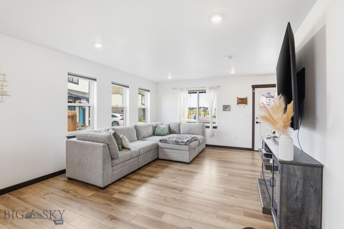 2016 Ross Way Property Photo 4