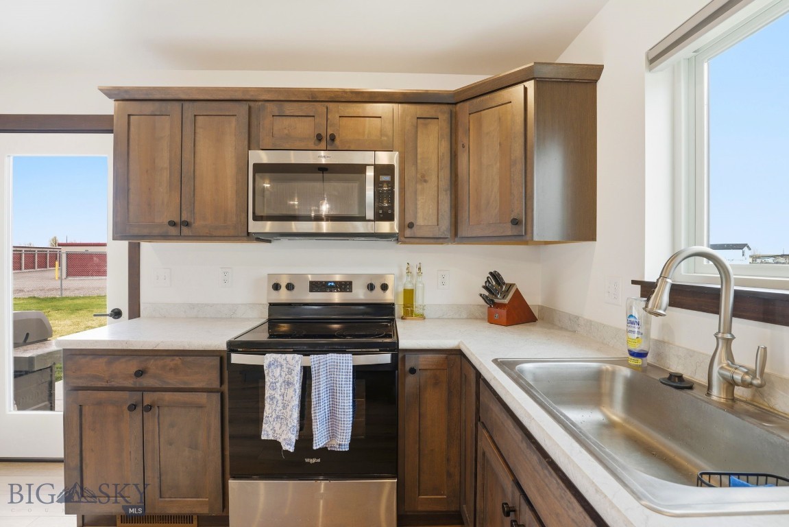 2016 Ross Way Property Photo 9