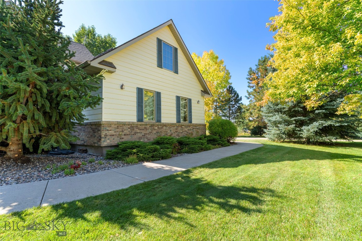 24 Legend Court Property Photo 8