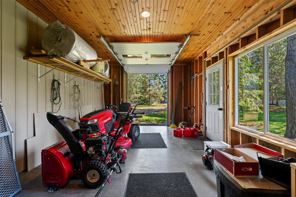 24 Legend Court Property Photo 70