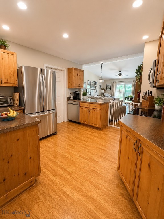 852 Forestglen B Property Photo 3