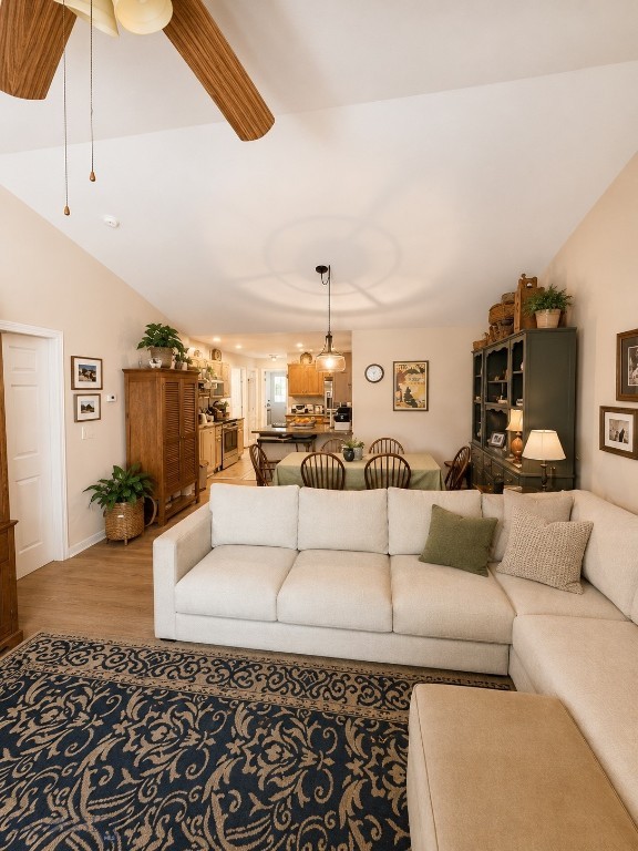 852 Forestglen B Property Photo 6