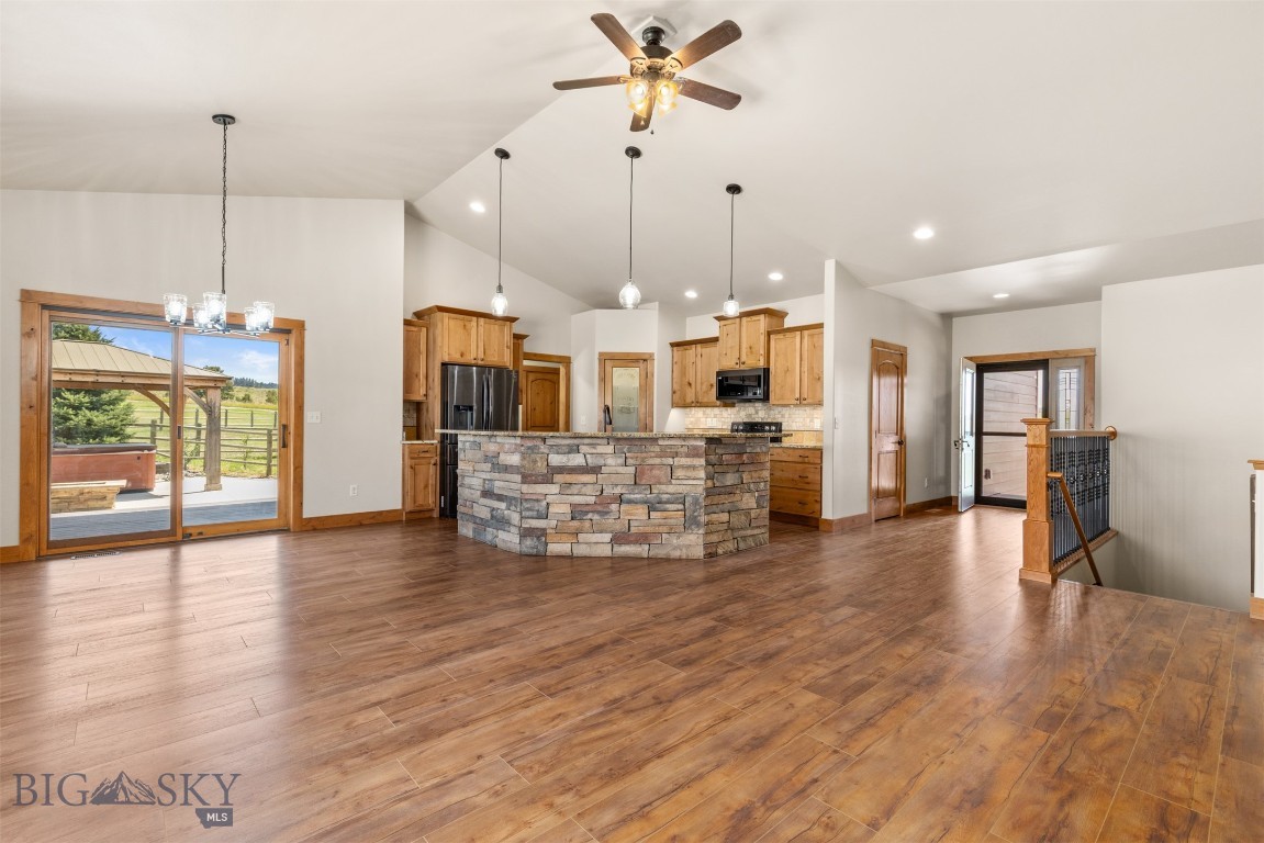 3877 High Trail Road Property Photo 4