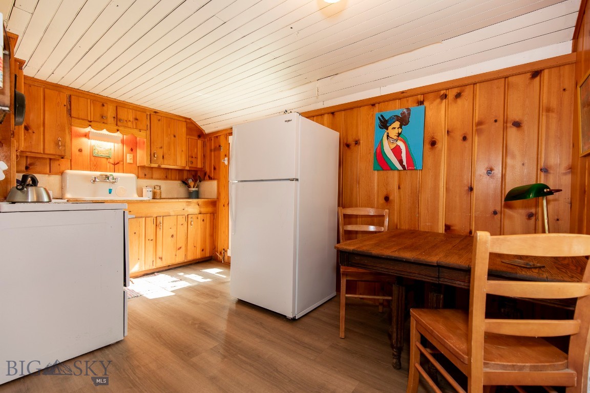 419 E Wallace Street E Property Photo 18