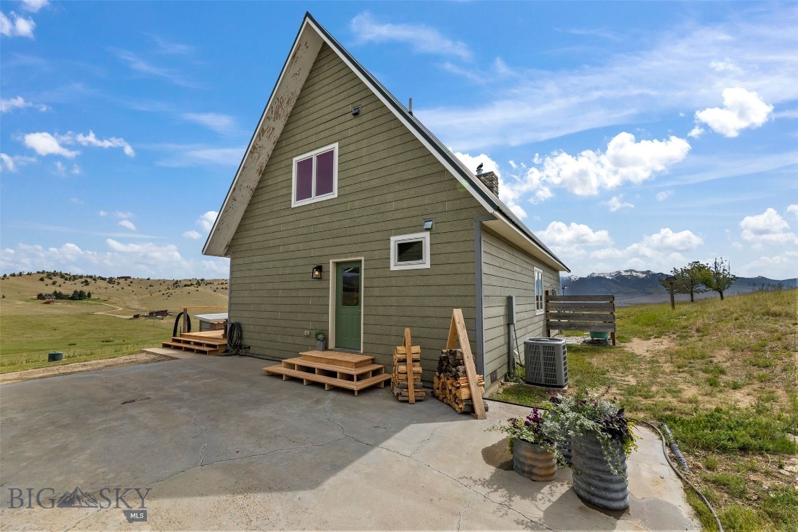 213 Shining Mountains Loop Road Property Photo 3