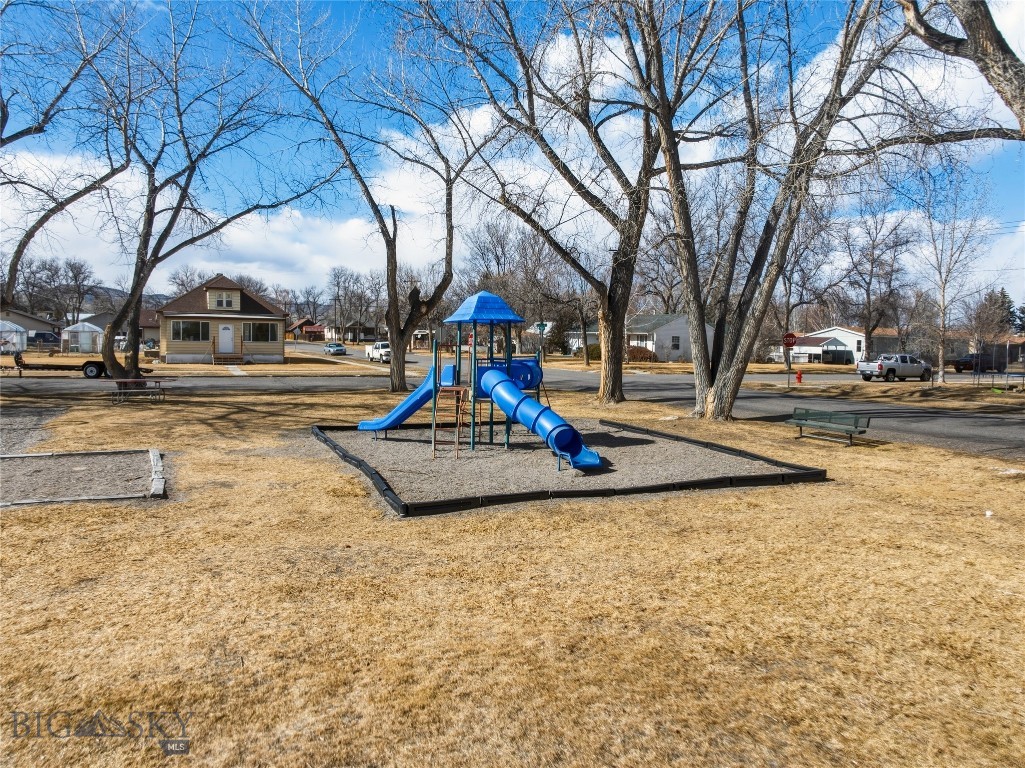 505 3rd Avenue E Property Photo 16