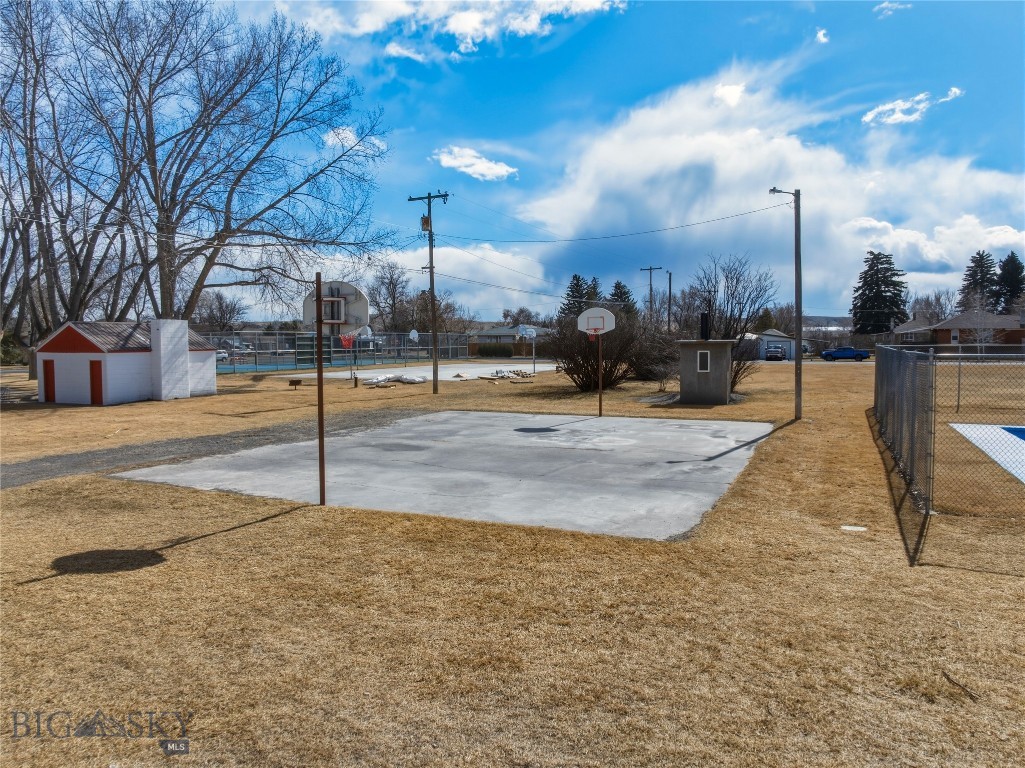 505 3rd Avenue E Property Photo 18