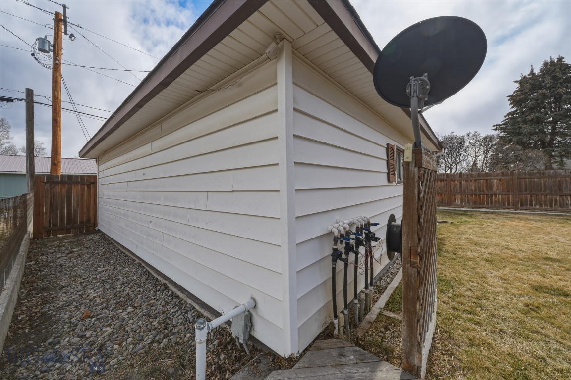 505 3rd Avenue E Property Photo 57