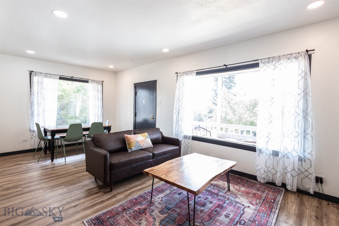 1115 W Broadway Property Photo 5