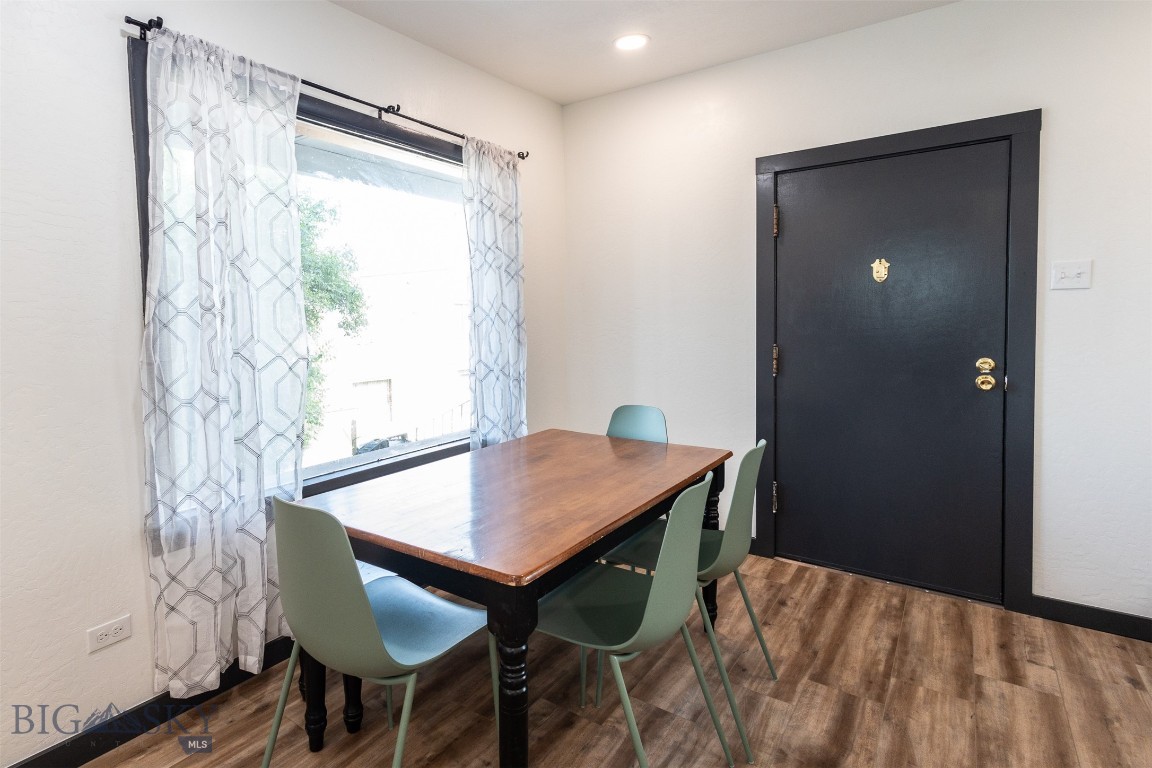 1115 W Broadway Property Photo 6